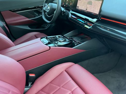 Used 2024 BMW 530i 530i w/ Premium Package image 17