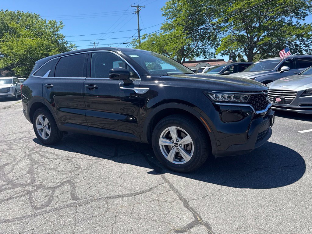 Used 2023 Kia Sorento LX AWD/4WD image 3
