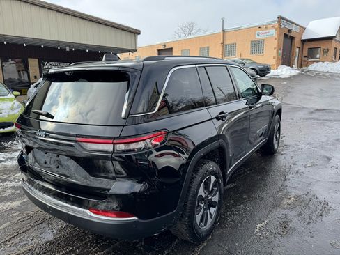 Used 2022 Jeep Grand Cherokee Limited w/ Luxury Tech Group II image 7