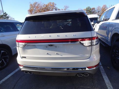 Certified 2022 Lincoln Aviator Reserve w/ Elements Package Plus image 5