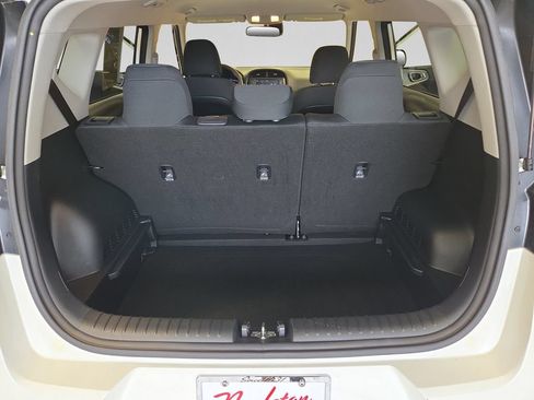 Used 2025 Kia Soul LX FWD image 24