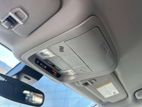 Used 2024 GMC Terrain SLE image 32