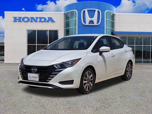 Used 2024 Nissan Versa SV FWD image 7