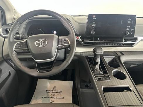 Used 2023 Toyota Sienna Limited AWD/4WD image 21