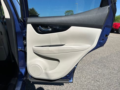 Used 2022 Nissan Rogue Sport SV w/ Technology Package FWD image 14