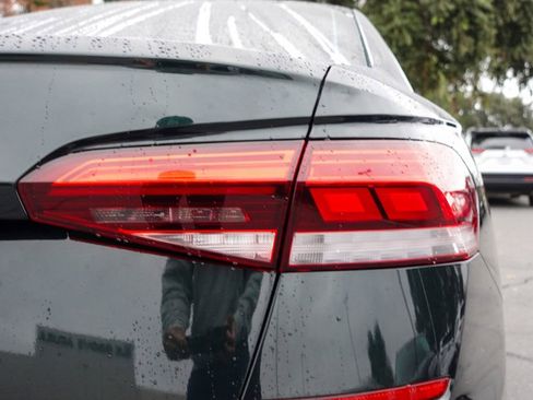 Used 2022 Volkswagen Passat 2.0T image 6