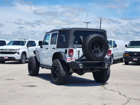 Used 2014 Jeep Wrangler Unlimited Rubicon w/ Connectivity Group AWD/4WD image 5