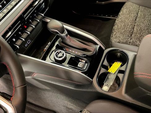 Used 2025 Chevrolet Colorado Z71 image 19