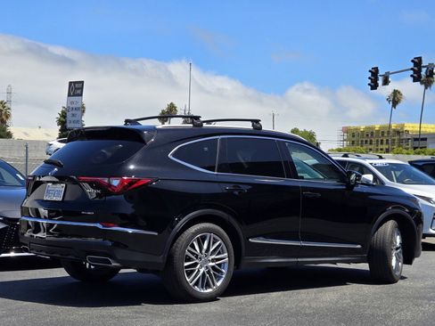 Used 2023 Acura MDX SH-AWD w/ Advance Package image 4