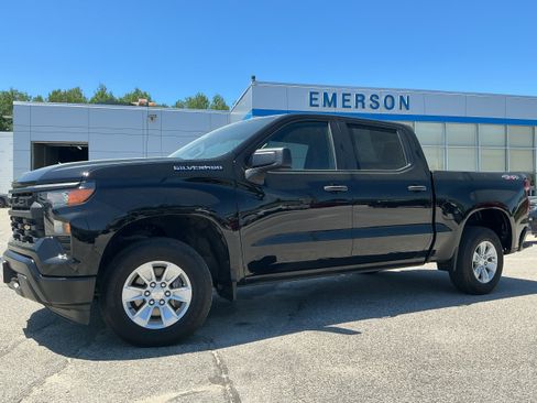 Used 2023 Chevrolet Silverado 1500 W/T w/ WT Value Package AWD/4WD image 2