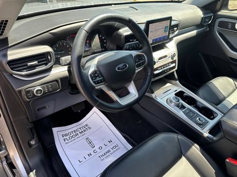 Used 2022 Ford Explorer XLT w/ Equipment Group 202A AWD/4WD image 21