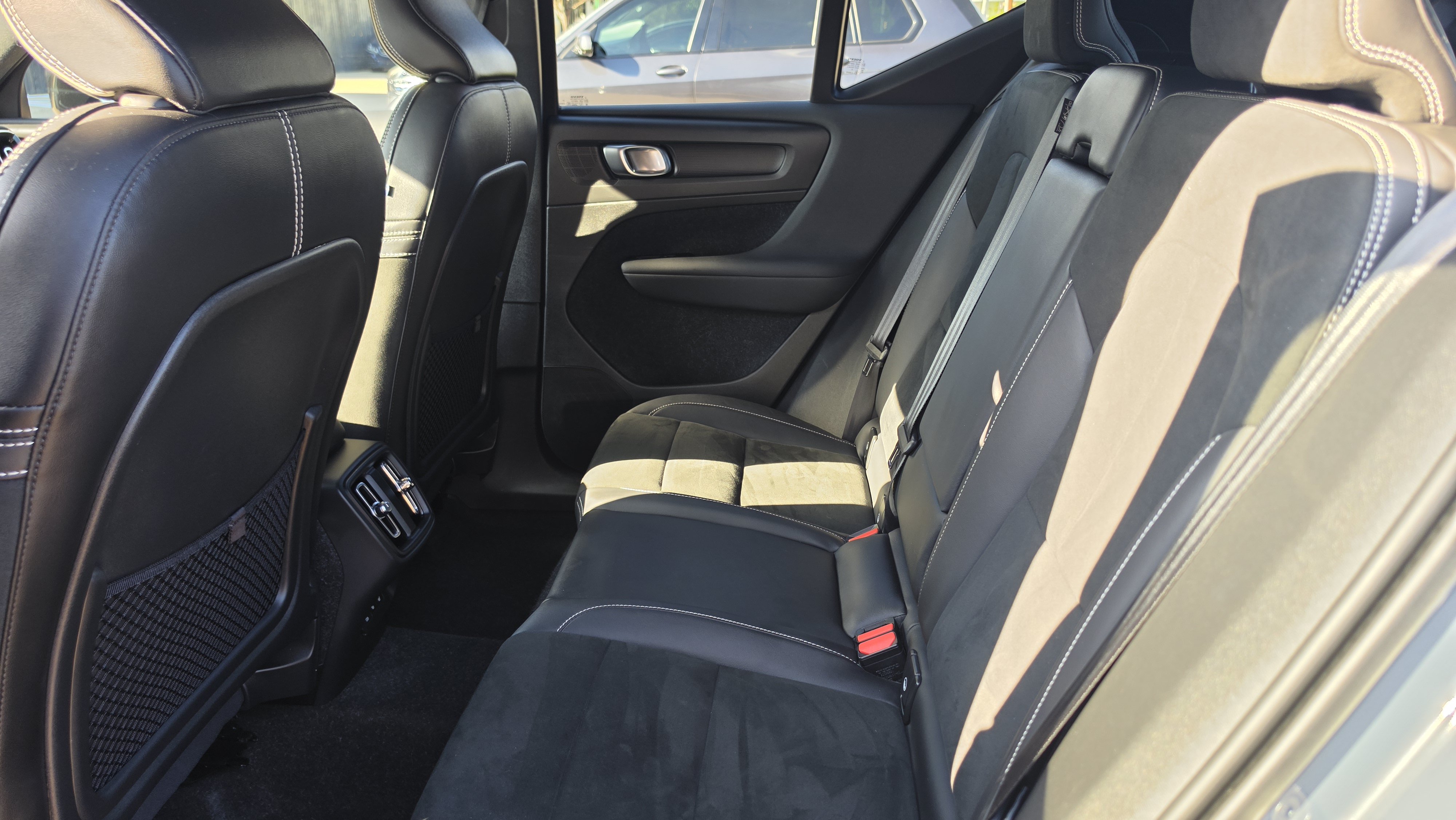 Used 2021 Volvo XC40 T5 R-Design w/ Advanced Package AWD/4WD image 21