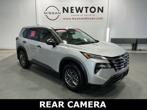 Used 2025 Nissan Rogue S image 1