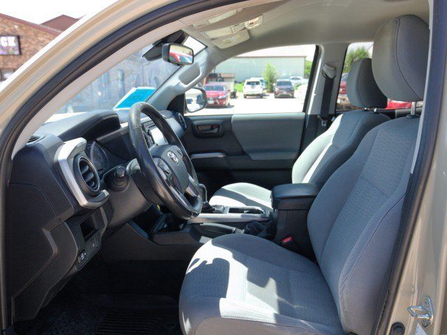 Used 2018 Toyota Tacoma SR5 AWD/4WD image 15