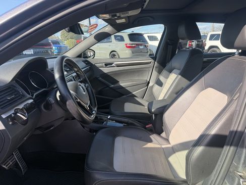 Used 2018 Volkswagen Passat 3.6 image 14