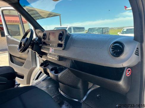 Used 2020 Mercedes-Benz Sprinter 2500 image 28