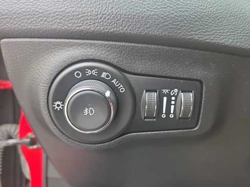 Used 2019 Jeep Compass Latitude AWD/4WD image 18