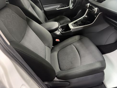 Used 2025 Toyota RAV4 XLE AWD/4WD image 29