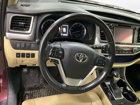 Used 2018 Toyota Highlander Limited image 12