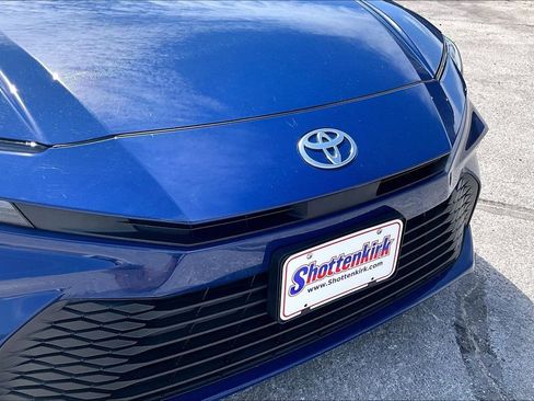Used 2025 Toyota Camry SE FWD image 32
