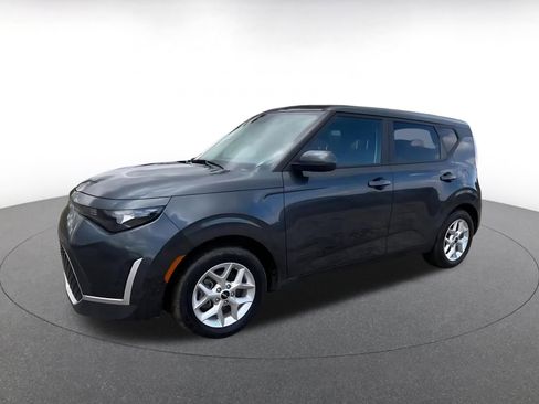 Used 2025 Kia Soul LX w/ LX Technology Package FWD image 8