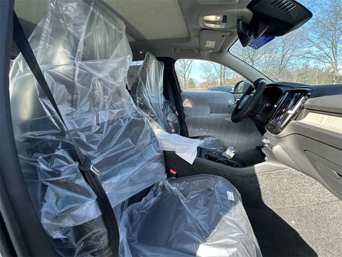 New 2025 Volvo XC40 B5 Core w/ Protection Package Premier image 15