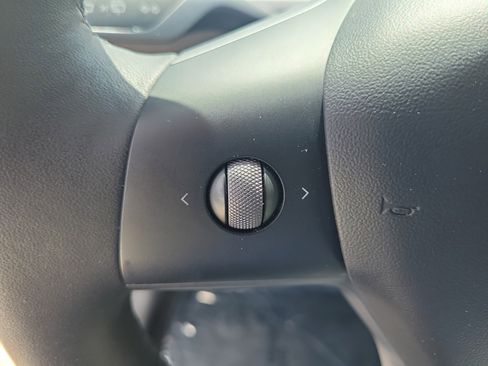 Used 2022 Tesla Model Y Performance AWD/4WD image 19