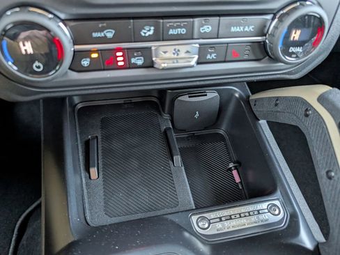 New 2025 Ford Bronco Badlands image 14