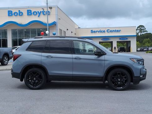 Used 2025 Honda Passport Black Edition image 2