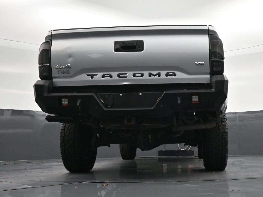 Used 2022 Toyota Tacoma SR5 AWD/4WD image 25