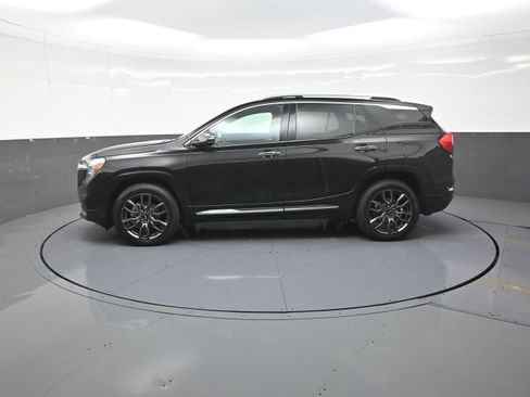 Used 2023 GMC Terrain Denali w/ Black Diamond Edition image 6