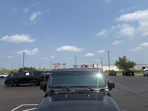 Used 2025 Jeep Gladiator Sport AWD/4WD image 5