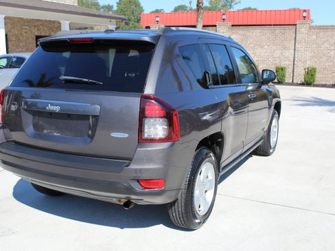Used 2016 Jeep Compass Latitude image 11