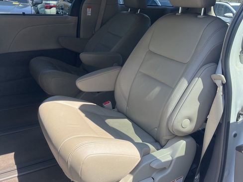 Used 2019 Toyota Sienna XLE Premium AWD/4WD image 3