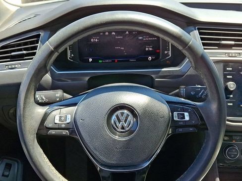 Used 2020 Volkswagen Tiguan SEL AWD/4WD image 19