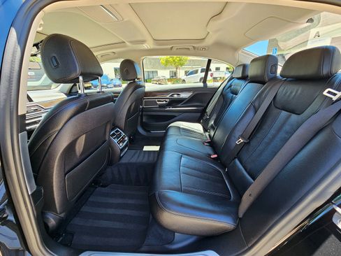 Used 2018 BMW 740i image 23