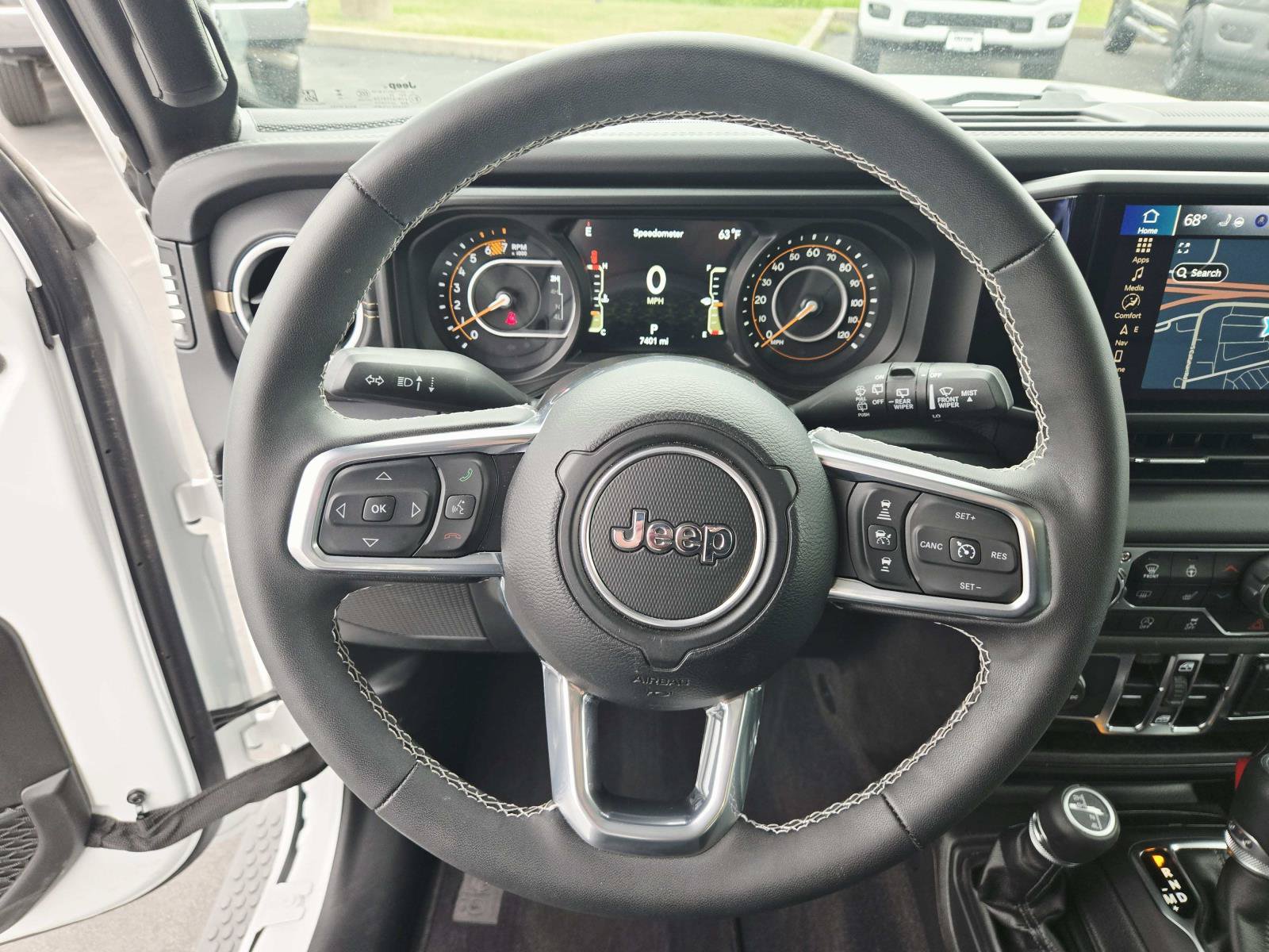 Used 2025 Jeep Wrangler Unlimited Sahara AWD/4WD image 24