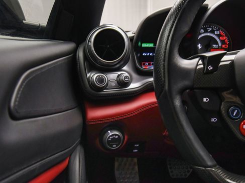 Used 2018 Ferrari GTC4Lusso V12 image 40