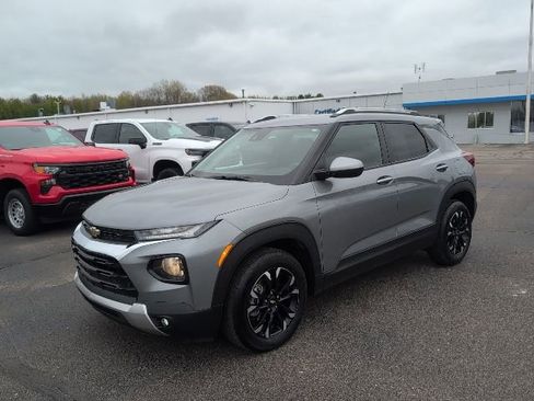 Used 2023 Chevrolet TrailBlazer LT FWD image 2