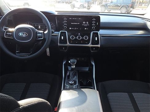Used 2021 Kia Sorento LX image 10