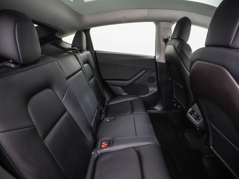 Used 2021 Tesla Model Y Long Range image 25