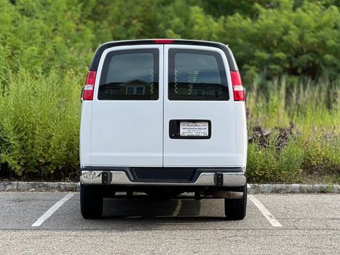 Used 2019 GMC Savana 2500 w/ Driver Convenience Package image 7