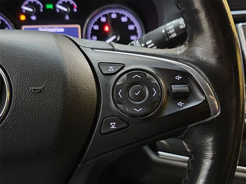Used 2020 Buick Enclave Essence image 24