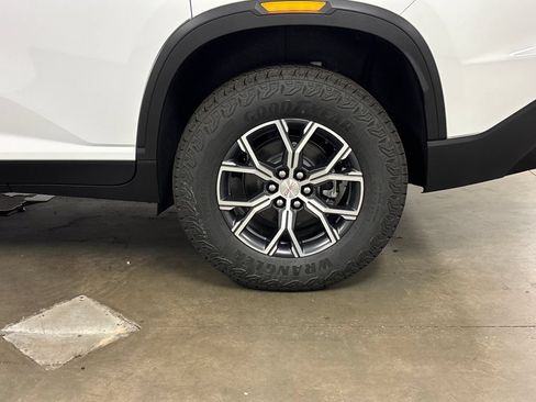 New 2026 GMC Acadia AT4 w/ LPO, Floor Liner Package AWD/4WD image 13