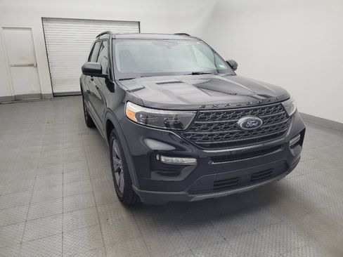 Used 2022 Ford Explorer XLT w/ Equipment Group 202A AWD/4WD image 14