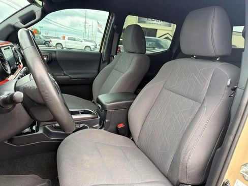 Used 2019 Toyota Tacoma TRD Sport w/ Technology Package RWD image 28