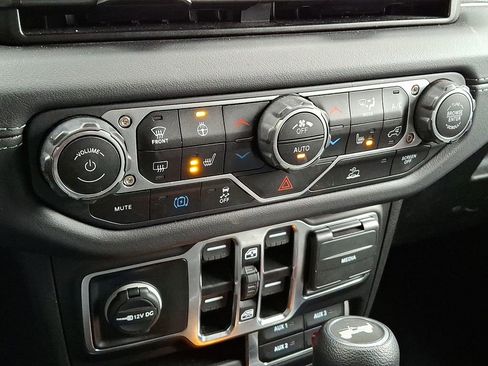 Certified 2025 Jeep Wrangler Unlimited Sahara image 16