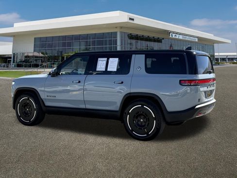 Used 2025 Rivian R1S Adventure image 8