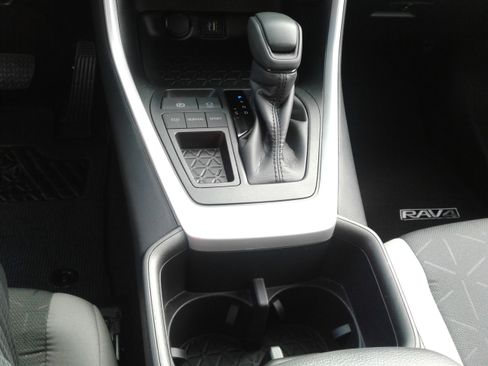 Used 2025 Toyota RAV4 XLE image 17