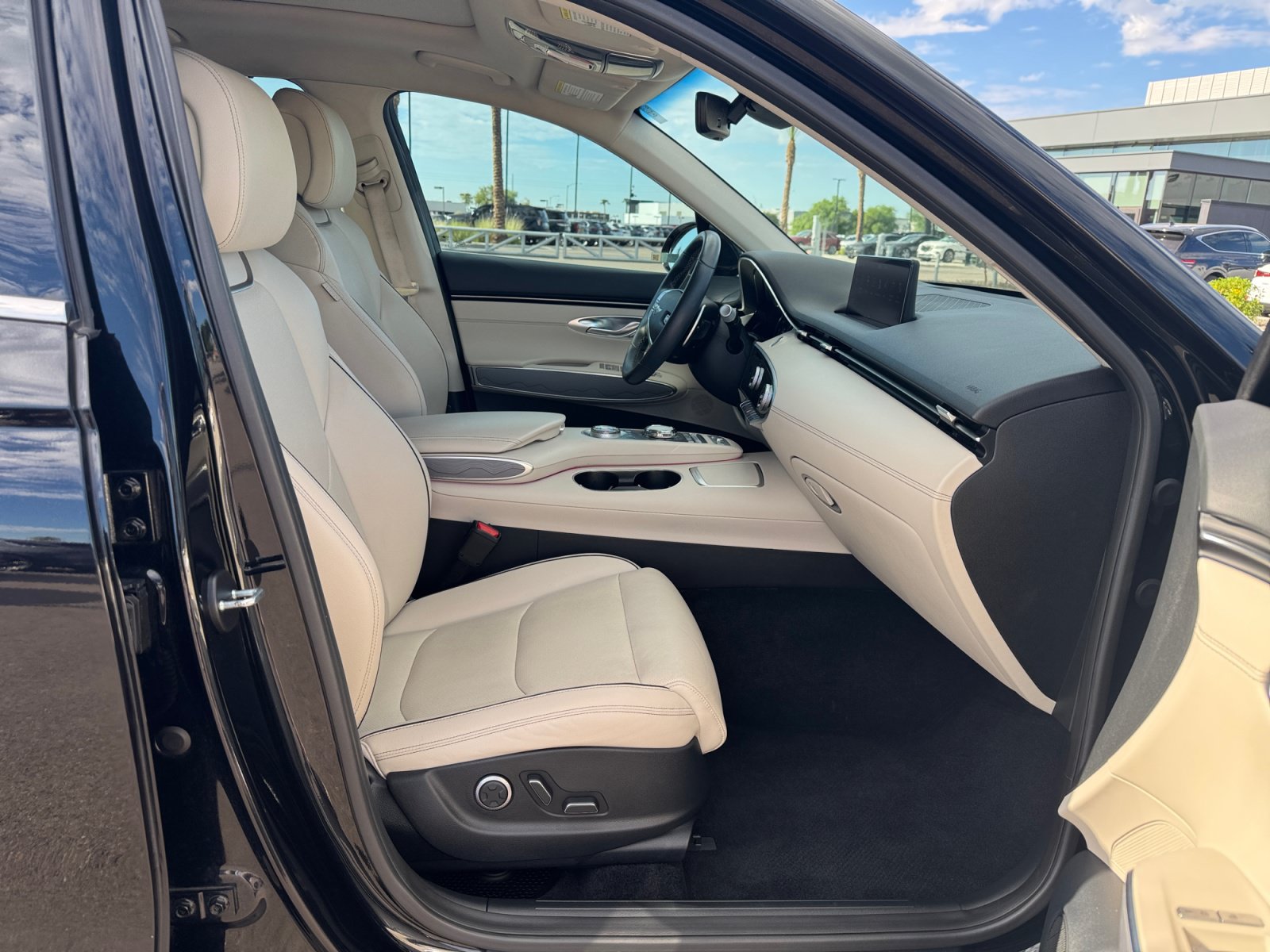 Used 2022 Genesis GV70 2.5T w/ Advanced Package AWD/4WD image 19